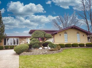 3276 Ailsworth Ct, Darien, IL