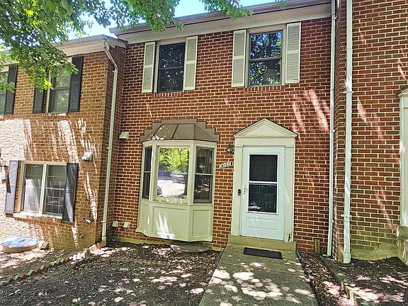 2nd image of 2037 S Glebe Rd