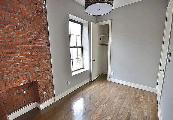 4th image of 2332 Tilden Ave #2