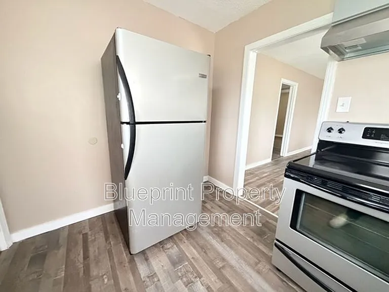 1600 Holbrook Ave — Photo 3