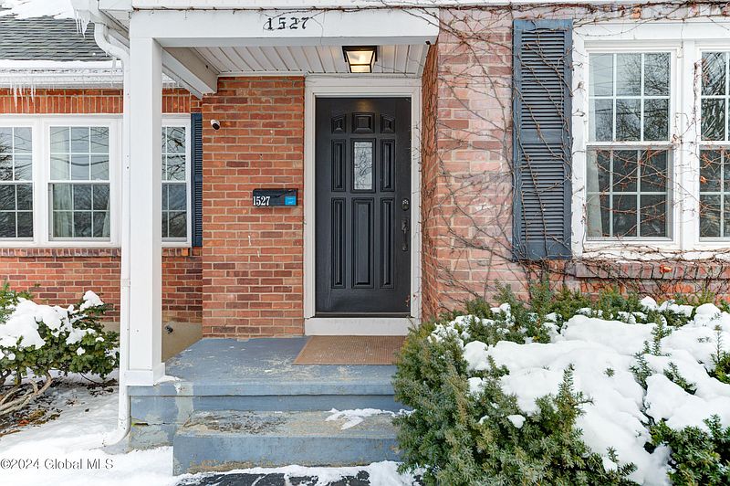 3rd image of 1527 Kingston Avenue