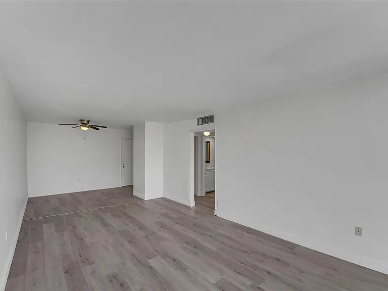 301 Croton Ave #302 — Photo 17