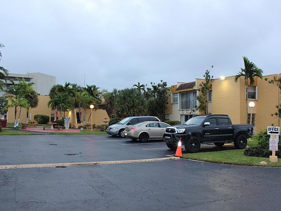 2nd image of 9320 W Flagler St APT 101