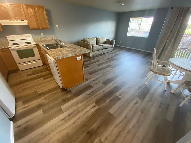 Newly remodeled 3 bedroom Townhouse near Gateway — Photo 5