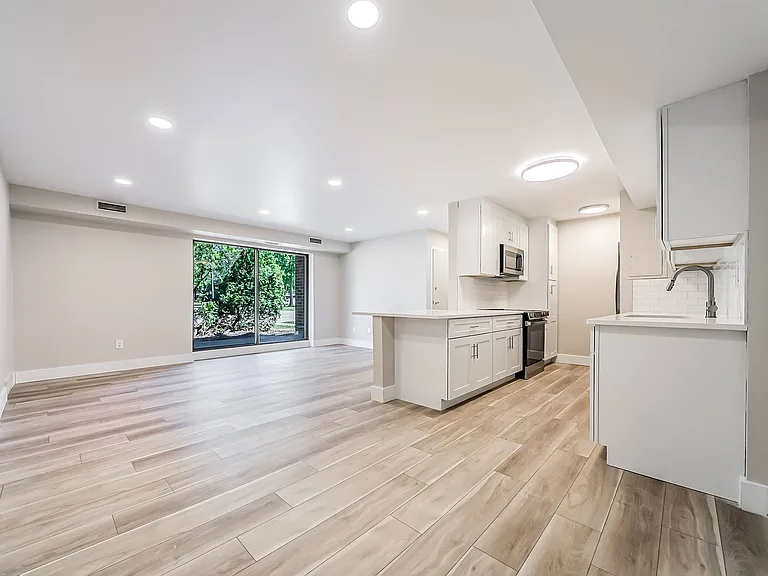 Trenton Place Apartments — Photo 20