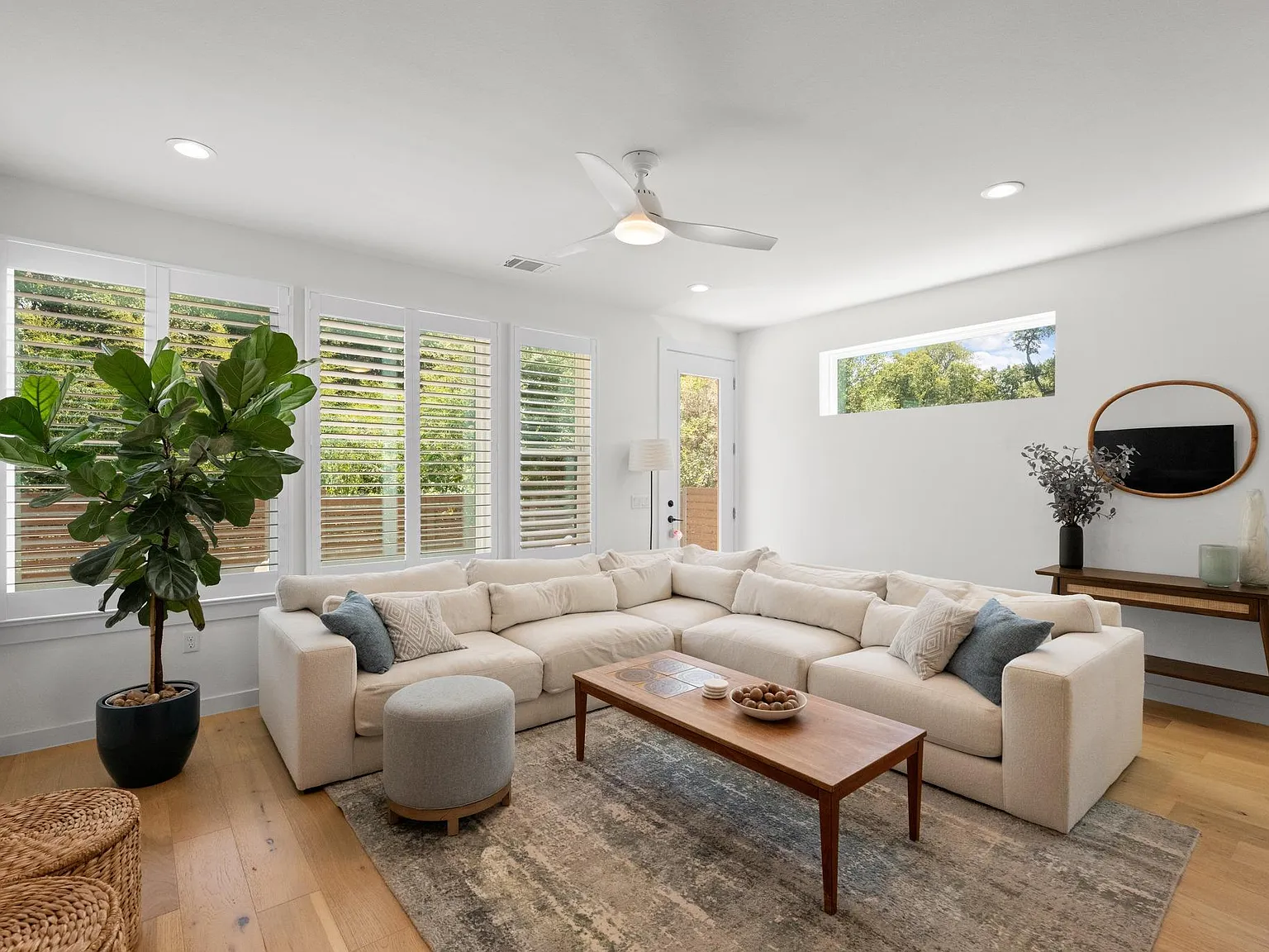 2 bed, 2.5 bath, 1344 sqft, $3,500 — Photo 4