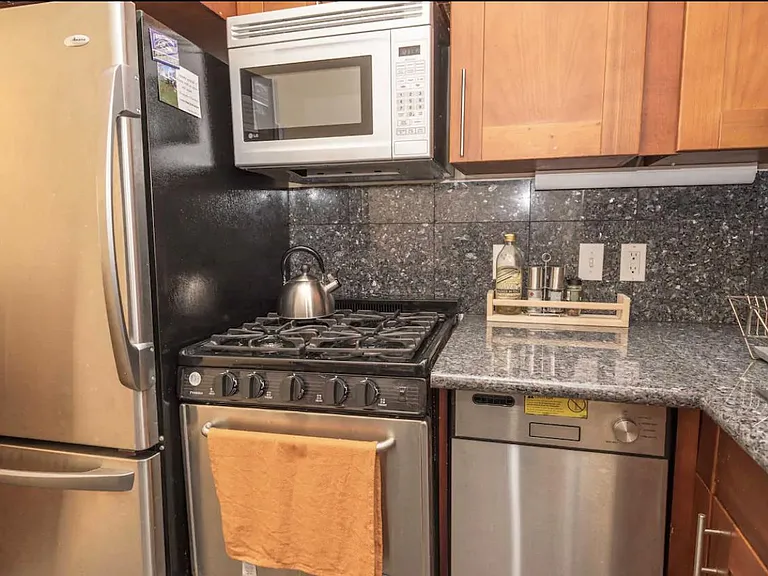 Gas stove, new dishwasher