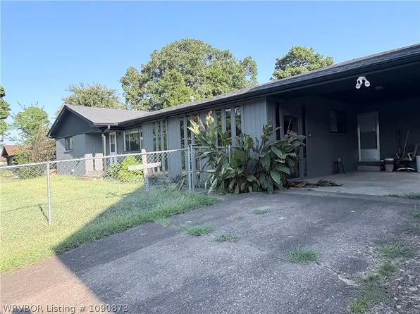 110 Oakwood Dr, Poteau, OK 74953