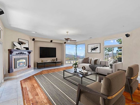 5th image of 1019 Ocean Vista Way