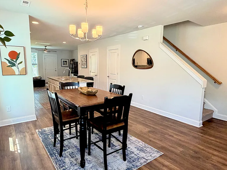 McArthur Ave — Photo 12