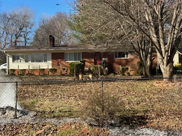 706 Winterfield Rd, Statesville, NC 28677