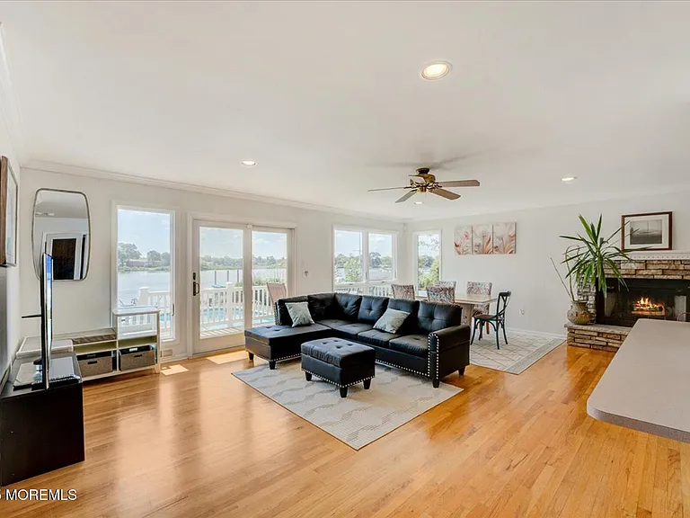 74 Seneca Pl — Photo 17