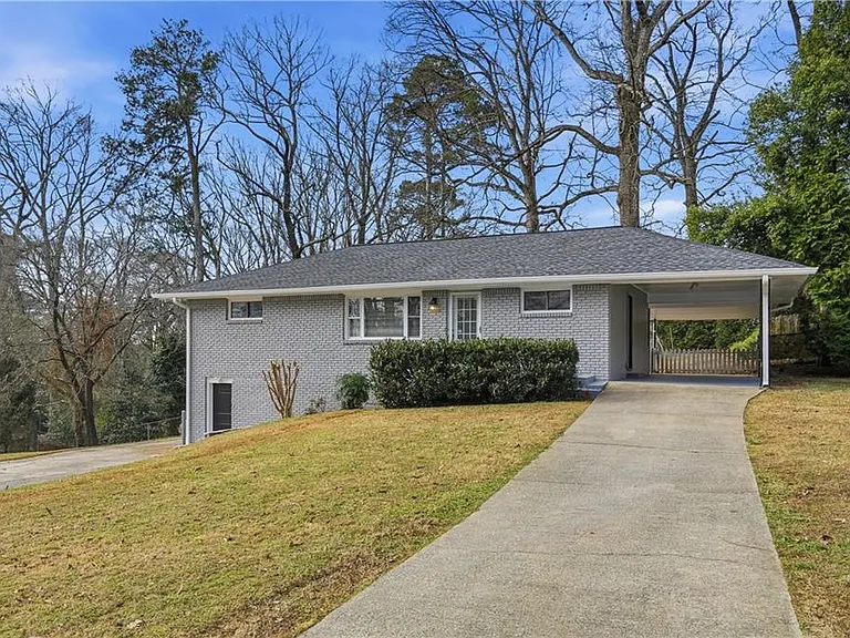 2467 Elmwood Cir SE — Photo 1