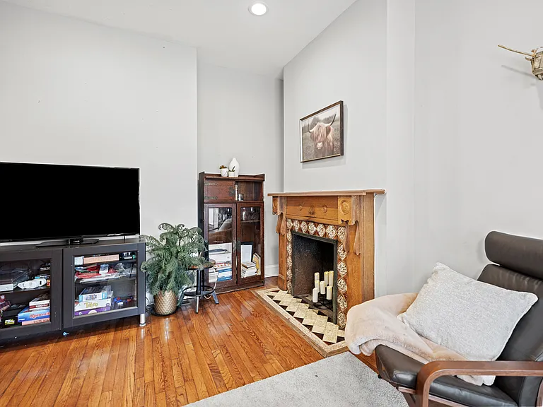 547 Florida Ave NW #5 — Photo 7