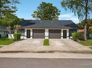 1151 Mulberry Pl, Wellington, FL 33414