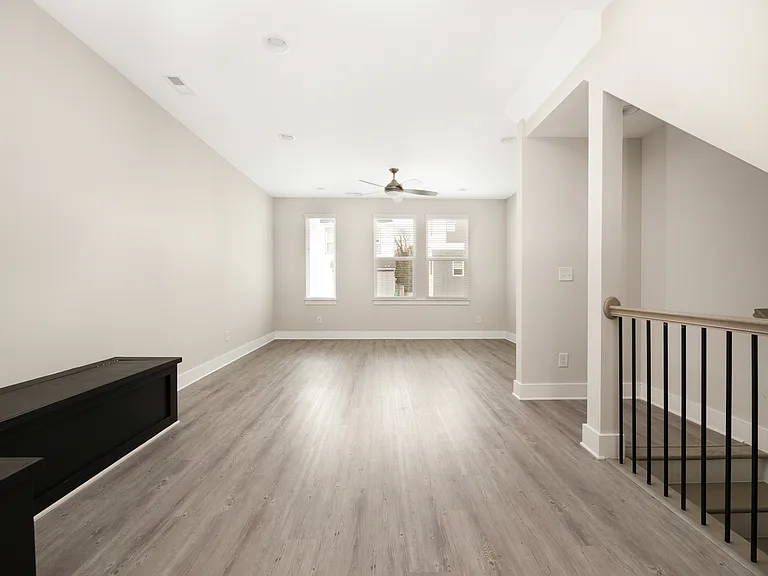 554 W End Dr — Photo 7