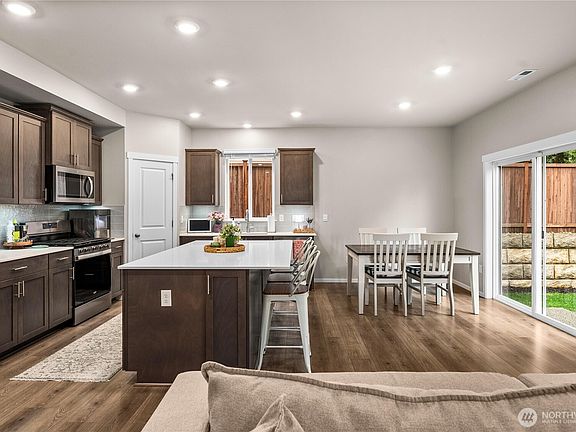 5th image of 1081 SW Pendleton Way