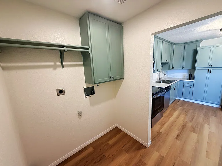 2217-2223 Breezy Dr #2221 — Photo 6