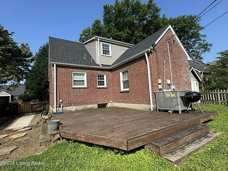 249 Norbourne Blvd — Photo 24