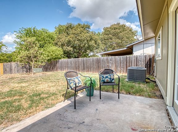 3rd image of 811 Saddlebrook Dr