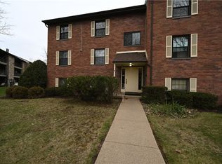 7226 Beacon Hill Dr, Pittsburgh, PA 15221