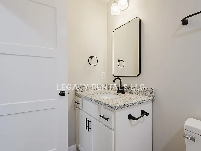 326 Elm St — Photo 8