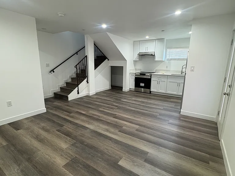 11604 S San Pedro St #3 — Photo 3