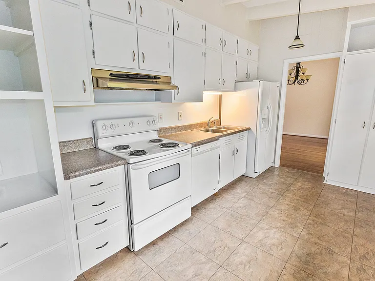 1844 Montclair Rd — Photo 16