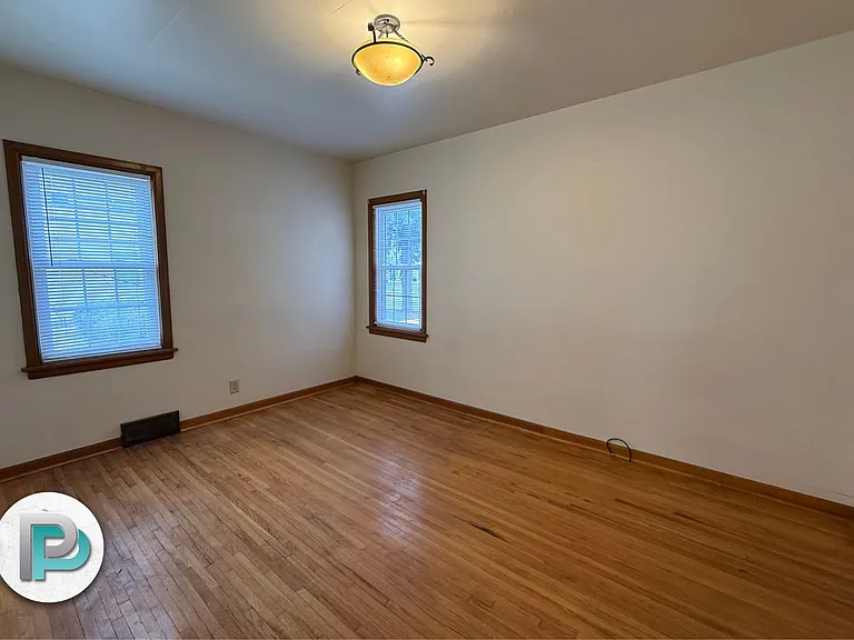 221 2nd St NE #2 — Photo 9