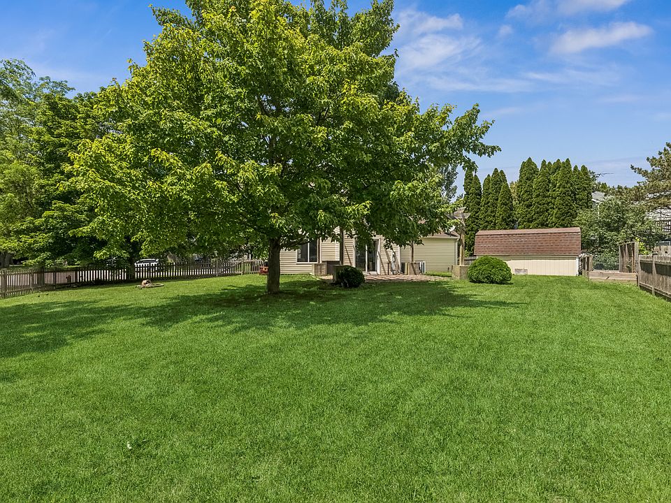 2352 Blue Spruce Ln, Aurora, IL 60502 | Zillow