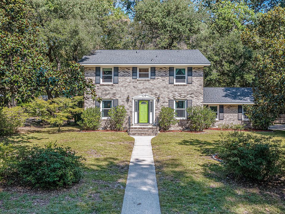 1st image of 211 Chucker Dr