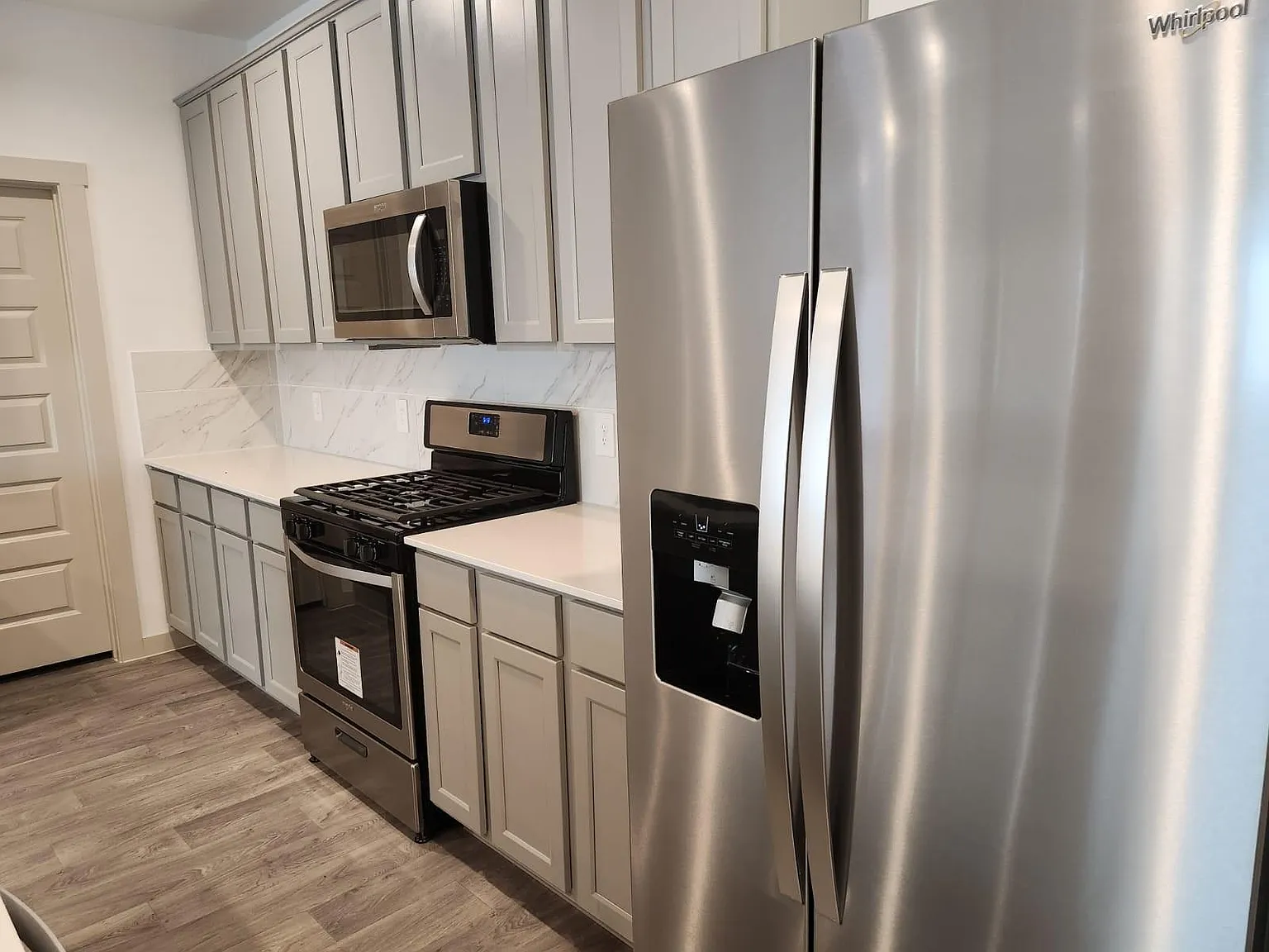 4 bed, 2.0 bath, 2408 sqft, $2,450 — Photo 3