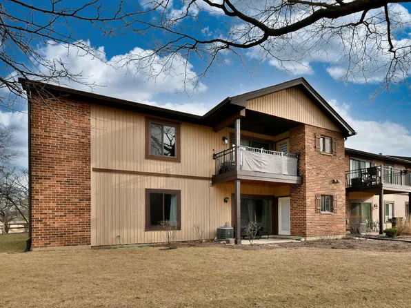 1118 Prescott Dr APT 1A, Roselle, IL 60172