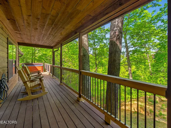 3430 Bear Mountain Ln, Sevierville, TN 37876