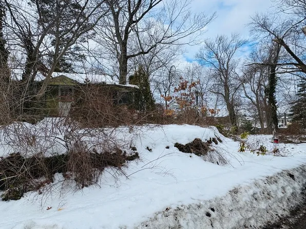 19 Mohawk Ave, East Freetown, MA 02717