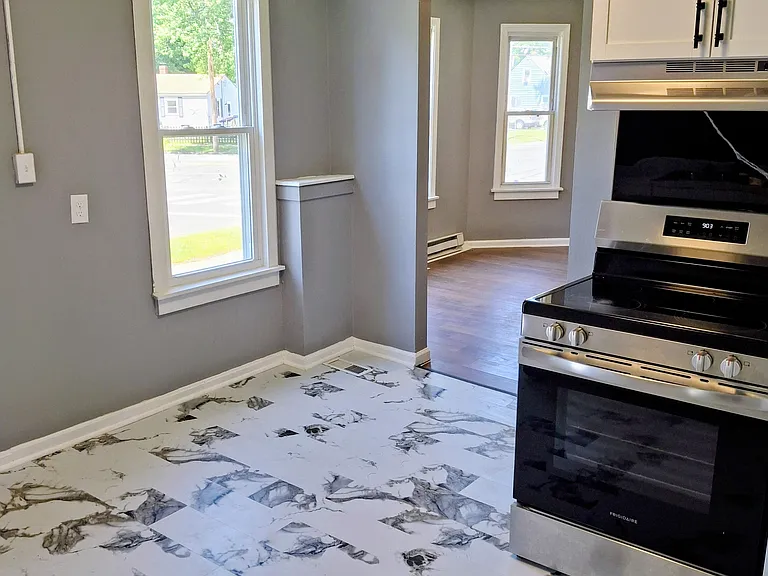 515 Berkshire Ave — Photo 2