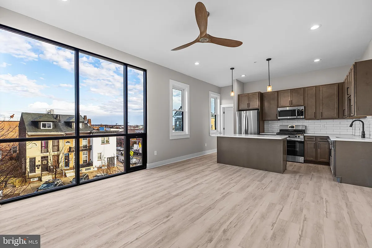Building Photo - 400 S Conkling St #3