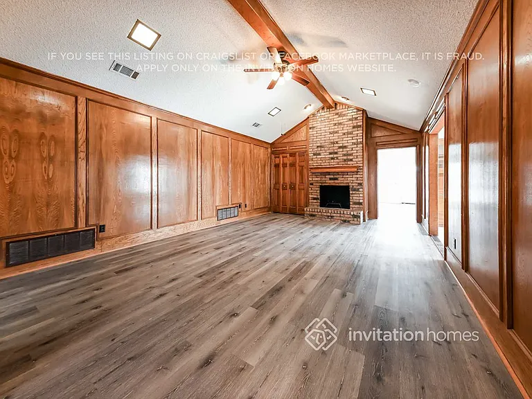 1806 Seabrook Dr — Photo 2