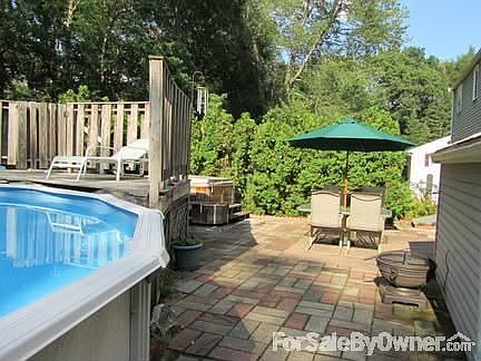 Private patio : 24ft diiameter above ground pool with large private deck