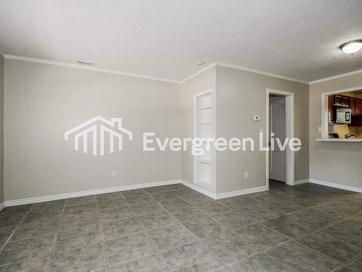 3 bed, 1.0 bath, 1290 sqft, $1,345 — Photo 4
