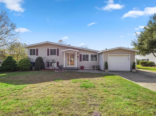 2116 Floyd St SW, Wyoming, MI 49519