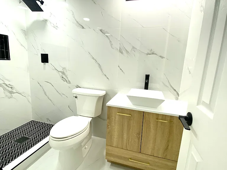 6061 N Falls Circle Dr #7 — Photo 12