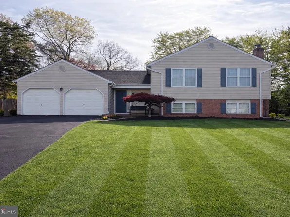 1301 Rock Chapel Rd, Herndon, VA 20170