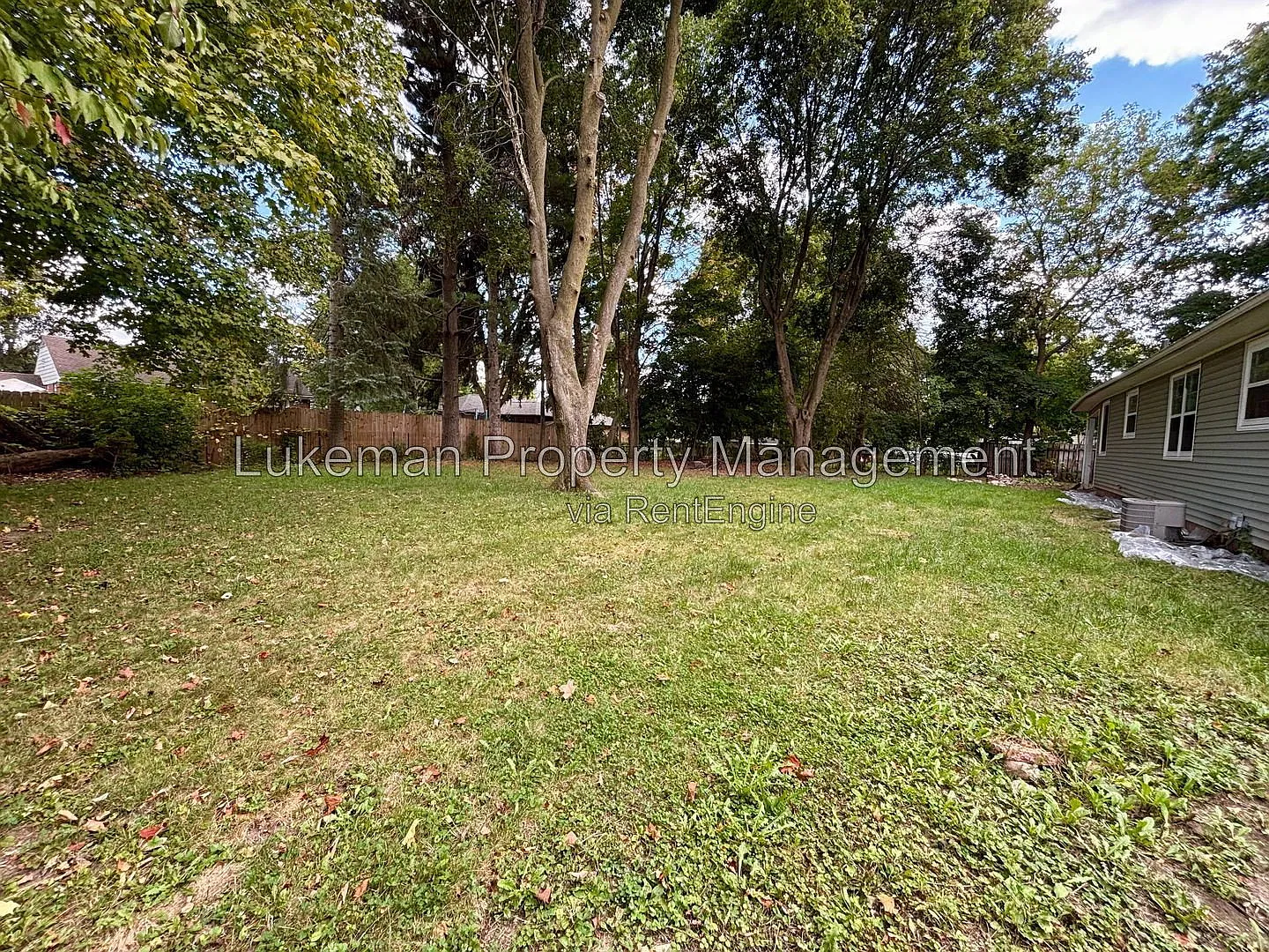 3 bed, 1.0 bath, 1448 sqft, $1,800 — Photo 1