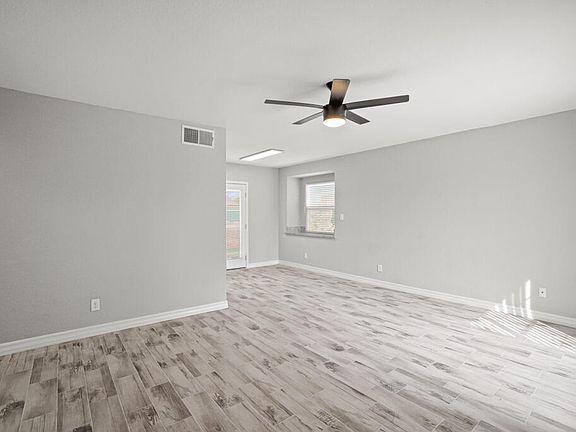 4th image of 12115 Royal Woods Dr