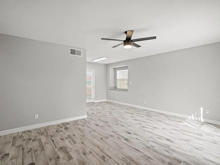 12115 Royal Woods Dr — Photo 4