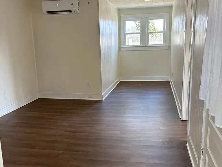 102 W Lelia St — Photo 3