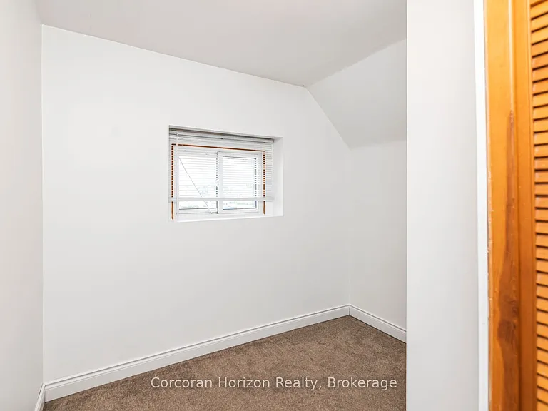 114 Weir St N — Photo 12