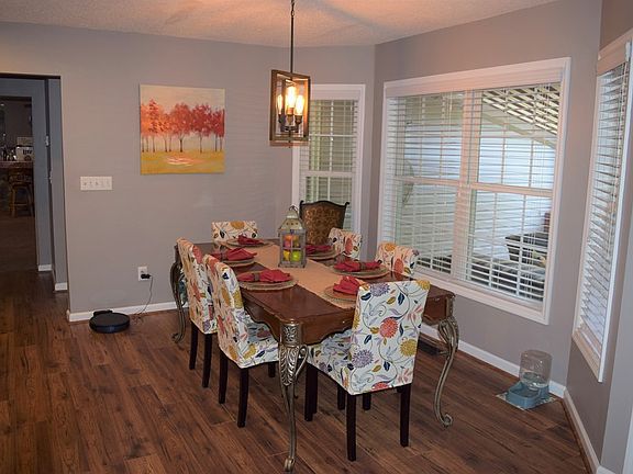 5th image of 383 Fox Den Dr