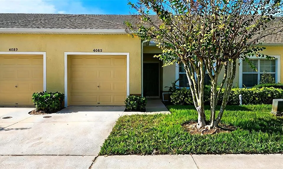 4085 Shade Tree Ln